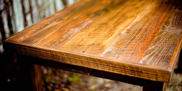 Astuces pour une nouvelle vie aux meubles en bois
