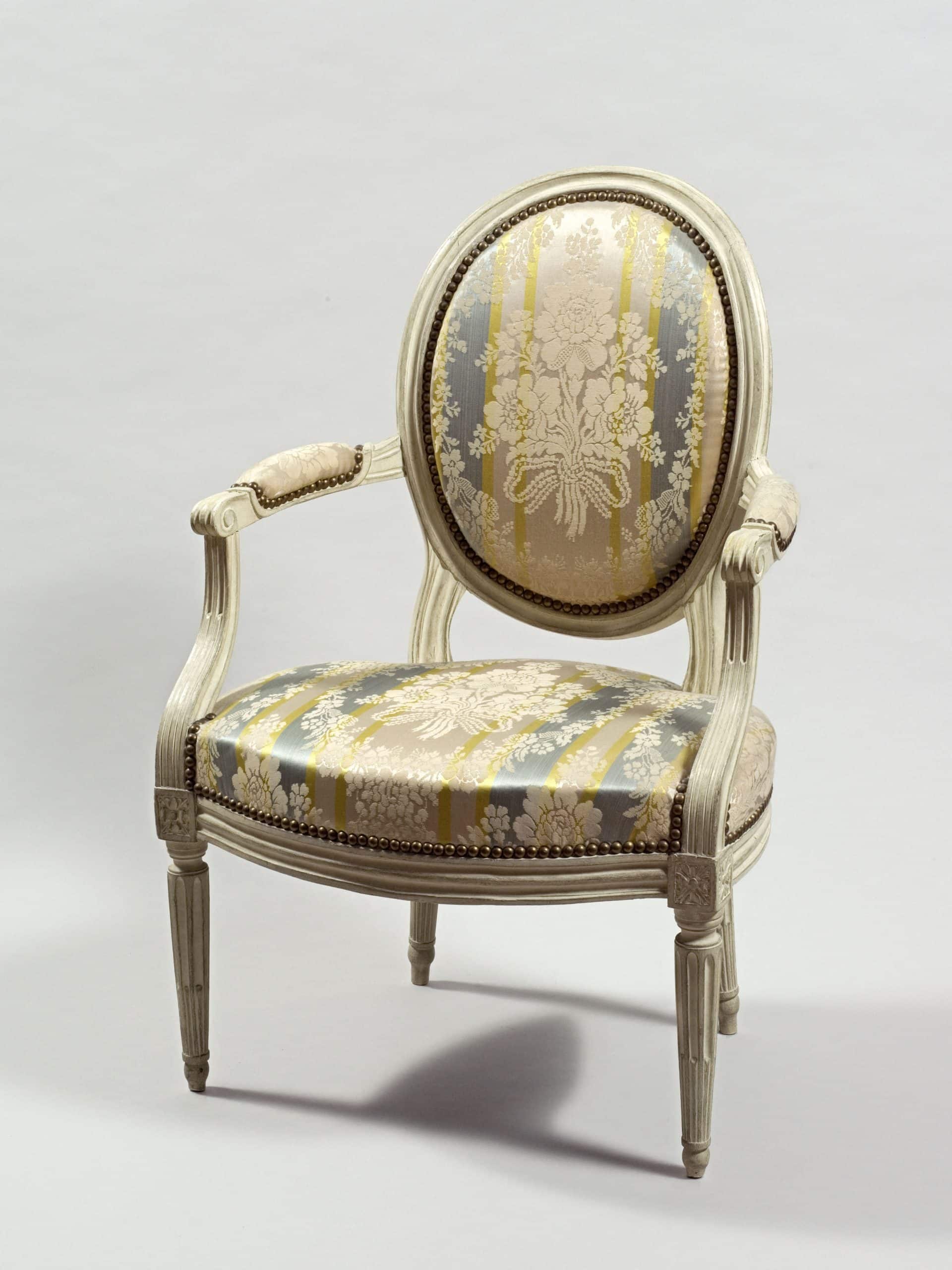 FAUTEUIL STYLE MEDAILLON