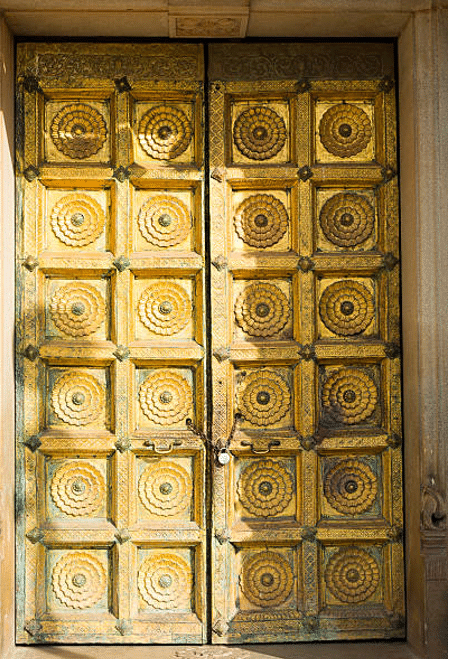 Porte sculptée en bois de teck