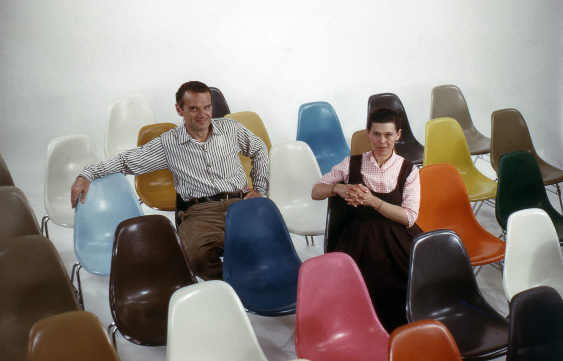 Quels sont les meubles iconiques du couple Charles et Ray Eames ?