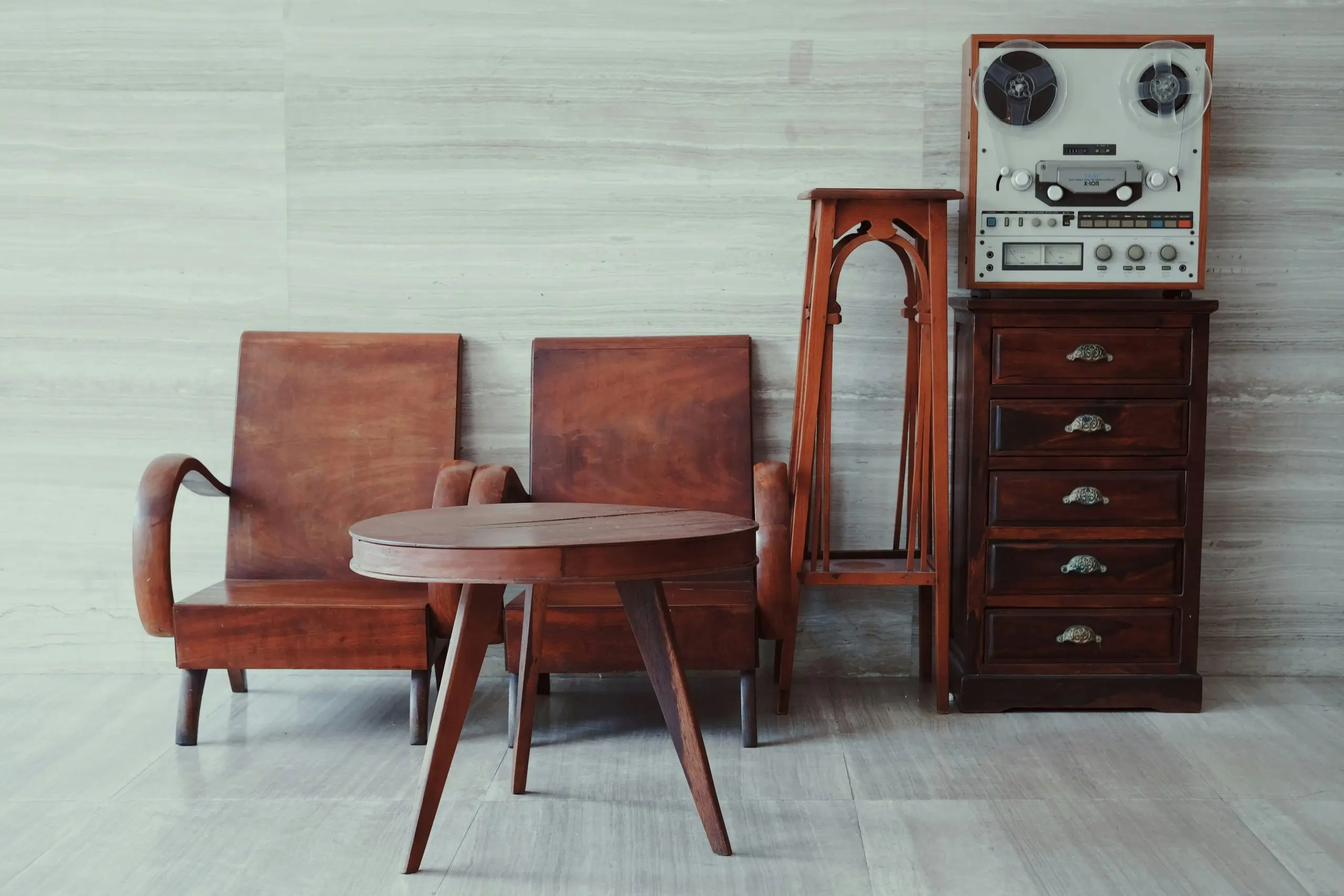 Meuble vintage : pourquoi cette pièce rétro est la star de la déco cet été ?