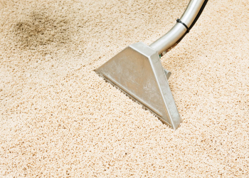 Comment enlever les marques de meubles sur les tapis et moquettes : l&rsquo;astuce des experts