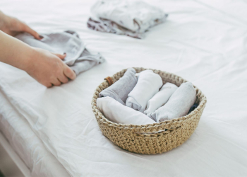 Méthode KonMari : Les astuces méconnues de Marie Kondo pour un intérieur rangé et apaisant
