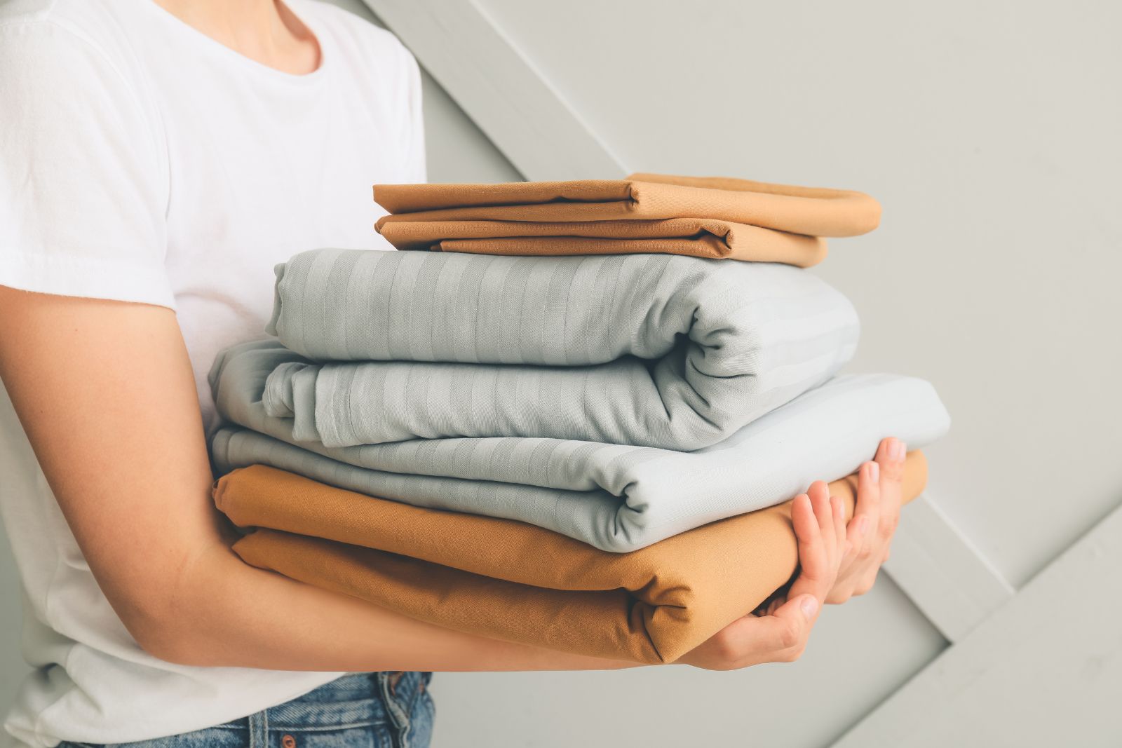 Fini les draps housses mal pliés : la méthode simple et efficace pour gagner du temps