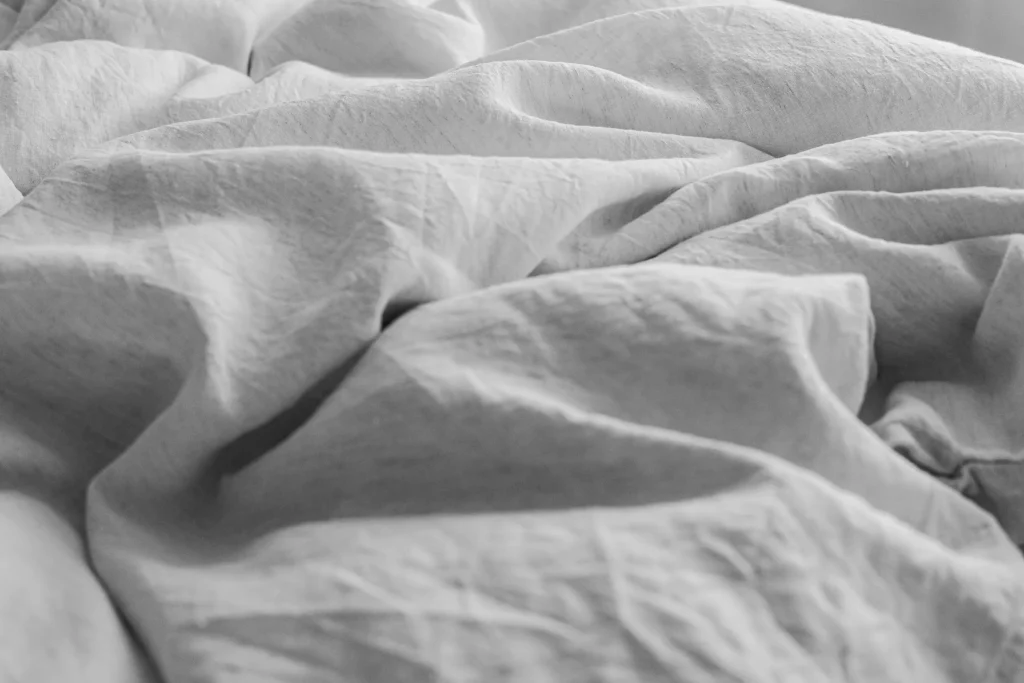 Linge de lit gris en lin