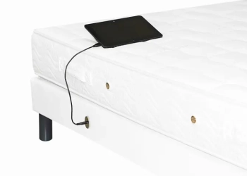 Sommier avec port USB rechargeant le smartphone ou la tablette