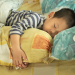 Voici comment choisir l’oreiller parfait pour votre enfant (et éviter les risques)