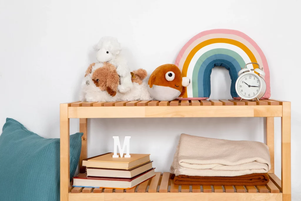Intérieur de la décoration de la chambre des enfants avec des jouets