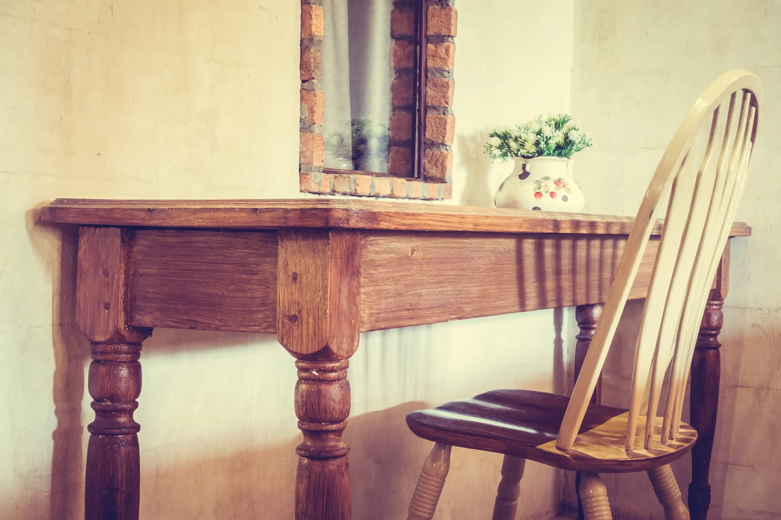 Meuble en bois qui sent le renfermé ? Découvrez comment retrouver une fraîcheur durable
